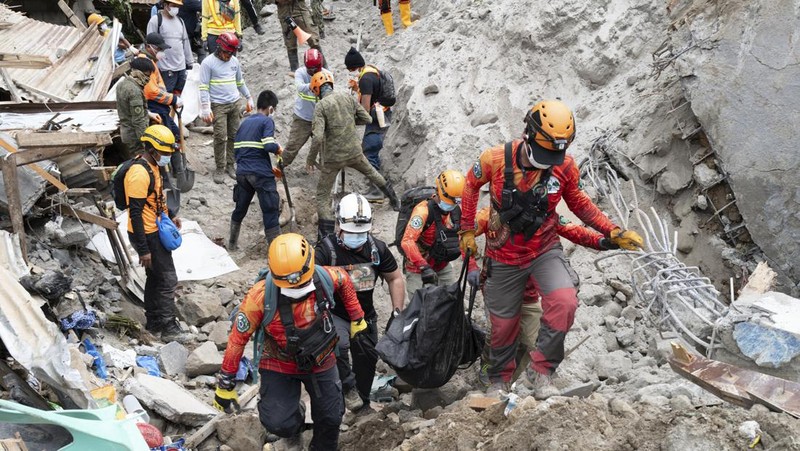 Foto udara menujukkan setelah tanah longsor di pulau Mindanao, di desa Maco, provinsi Davao de Oro, Filipina. (via REUTERS/Eastern Mindanao Command, Armed)