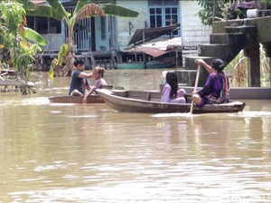 2 Bulan Kebanjiran, Warga Danau Sipin Jambi Keluhkan Minim Bantuan