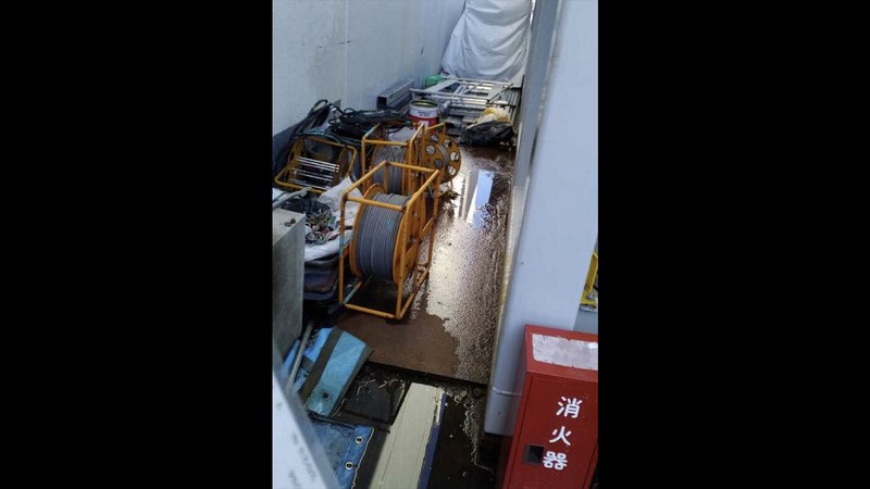 Seorang pekerja memeriksa vetilasi udara saat terjadi kebocoran pada pembangkit listrik tenaga nuklir di Fukushima, Jepang, Rabu (7/2/2024). (TEPCO via AP) Seorang pekerja memeriksa vetilasi udara saat terjadi kebocoran pada pembangkit listrik tenaga nuklir di Fukushima, Jepang, Rabu (7/2/2024). (TEPCO via AP)