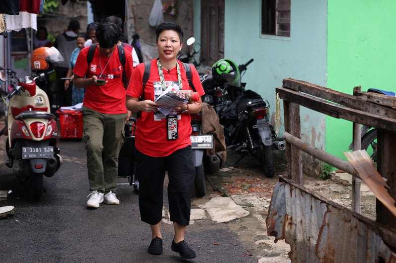 Calon legislatif Francine Widjojo kampenyekan kesadaran terhadap hewan. (REUTERS/Ajeng Dinar Ulfiana) Calon legislatif Francine Widjojo kampenyekan kesadaran terhadap hewan. (REUTERS/Ajeng Dinar Ulfiana)