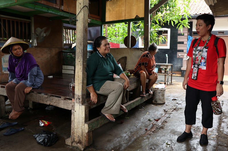 Calon legislatif Francine Widjojo kampenyekan kesadaran terhadap hewan. (REUTERS/Ajeng Dinar Ulfiana) Calon legislatif Francine Widjojo kampenyekan kesadaran terhadap hewan. (REUTERS/Ajeng Dinar Ulfiana)