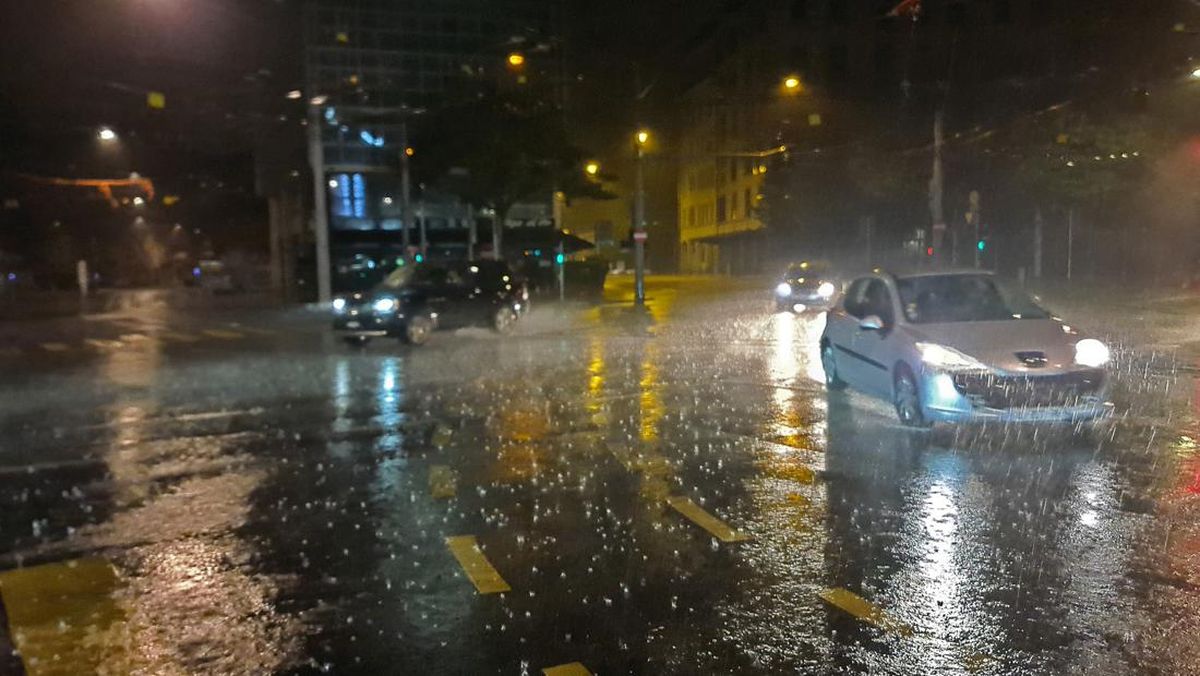 Cara Mengatur Pengeluaran yang Naik Saat Musim Hujan