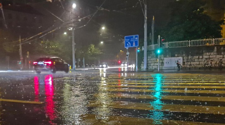 BMKG Ramal Hujan di RI Sampai Kapan, Sebut Wilayah yang Beda