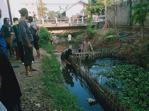 Bhabinkamtibmas Rangkul 12 Eks Napiter Sulap Sungai Jadi Keramba Ikan