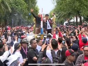 Gelar Kampanye Akbar di Solo, Ganjar Dikirab Pakai Gerobak Sapi