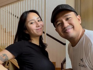 Clairine Clay Hamil Bayi Cowok, Joshua Suherman Masih Banyak Belajar
