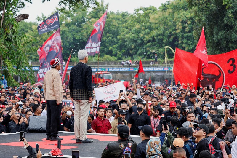 Kampanye akbar calon presiden dan calon wakil presiden nomor urut 3. Ganjar Pranowo dan Mahfud MD di Surakarta, Jawa Tengah, Sabtu (10/2/2024).(REUTERS/Willy Kurniawan) Kampanye akbar calon presiden dan calon wakil presiden nomor urut 3. Ganjar Pranowo dan Mahfud MD di Surakarta, Jawa Tengah, Sabtu (10/2/2024).(REUTERS/Willy Kurniawan)