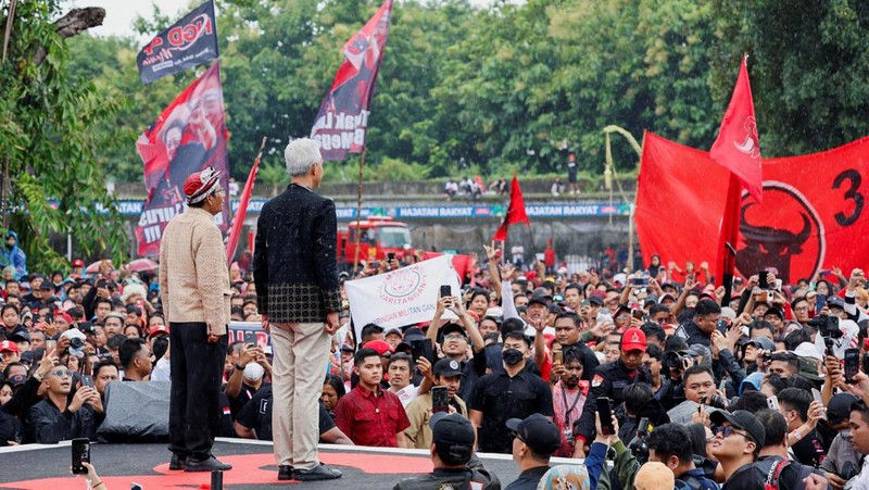 Kampanye akbar calon presiden dan calon wakil presiden nomor urut 3. Ganjar Pranowo dan Mahfud MD di Surakarta, Jawa Tengah, Sabtu (10/2/2024).(REUTERS/Willy Kurniawan)