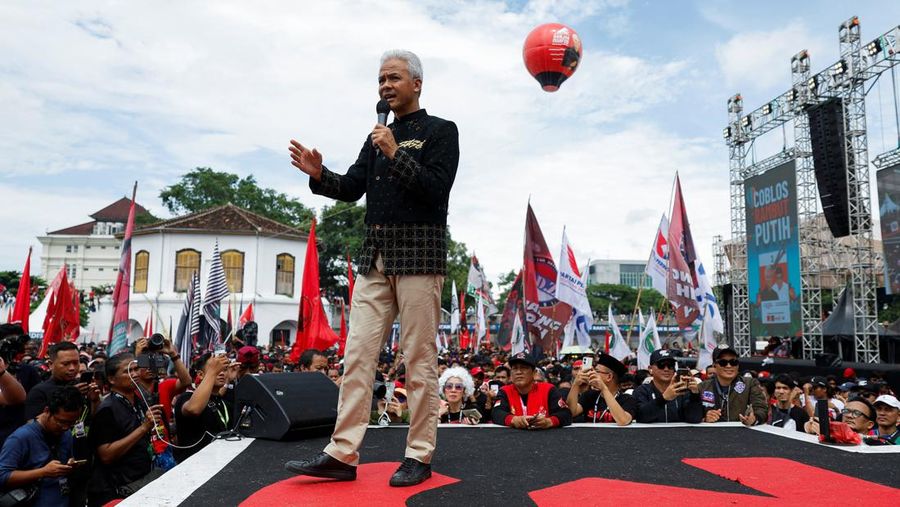 Kampanye akbar calon presiden dan calon wakil presiden nomor urut 3. Ganjar Pranowo dan Mahfud MD di Surakarta, Jawa Tengah, Sabtu (10/2/2024).(REUTERS/Willy Kurniawan) Kampanye akbar calon presiden dan calon wakil presiden nomor urut 3. Ganjar Pranowo dan Mahfud MD di Surakarta, Jawa Tengah, Sabtu (10/2/2024).(REUTERS/Willy Kurniawan)