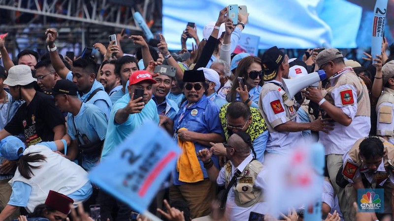Gading Marten dan sejumlah artis saat menghadiri kampanye akbar Prabowo-Gibran bertajuk (Pesta Rakyat Untuk Indonesia Maju'. (Instagram/gadiiing)