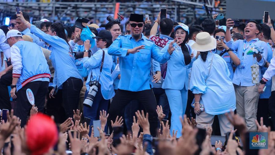 Gading Marten dan sejumlah artis saat menghadiri kampanye akbar Prabowo-Gibran bertajuk (Pesta Rakyat Untuk Indonesia Maju'. (Instagram/gadiiing)