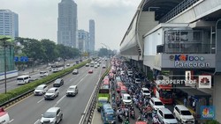 Lalin Gatot Subroto Padat Jelang Kampanye Akbar Prabowo-Gibran di GBK