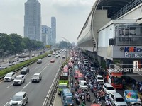 Lalin Gatot Subroto Padat Jelang Kampanye Akbar Prabowo-Gibran di GBK