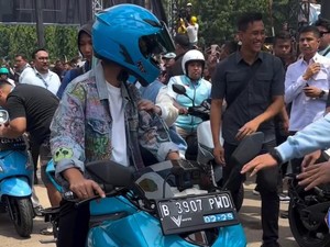 Alasan Gibran Naik Motor Listrik ke Kampanye Akbar
