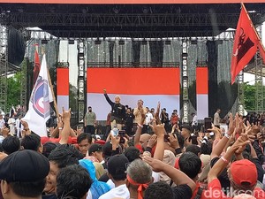 Ganjar di Hajatan Rakyat: Solo Spesial, PDIP Kandangnya di Sini