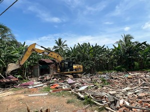 Rumah Remaja Pembunuh Sekeluarga di Kaltim Diratakan dengan Tanah