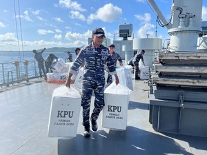TNI AL Angkut Logistik Pemilu ke Wilayah Terpencil Maluku Barat Daya