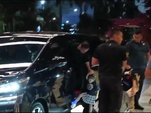 Jokowi Bersama Jan Ethes Tiba di Fairmont, Gibran Menyusul