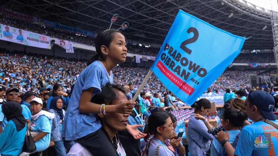 Ribuan simpatisan Prabowo-Gibran saat kampanye akbar bertajuk 'Pesta Rakyat Untuk Indonesia Maju' di Stadion Utama Gelora Bung Karno (SUGBK), Senayan, Jakarta, Sabtu (10/2/2024). (CNBC Indonesia/Faisal Rahman)