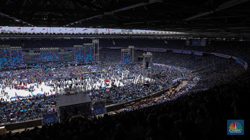 Ribuan simpatisan Prabowo-Gibran saat kampanye akbar bertajuk 'Pesta Rakyat Untuk Indonesia Maju' di Stadion Utama Gelora Bung Karno (SUGBK), Senayan, Jakarta, Sabtu (10/2/2024). (CNBC Indonesia/Faisal Rahman) Ribuan simpatisan Prabowo-Gibran saat kampanye akbar bertajuk 'Pesta Rakyat Untuk Indonesia Maju' di Stadion Utama Gelora Bung Karno (SUGBK), Senayan, Jakarta, Sabtu (10/2/2024). (CNBC Indonesia/Faisal Rahman)