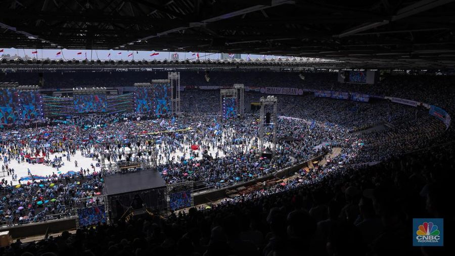 Ribuan simpatisan Prabowo-Gibran saat kampanye akbar bertajuk 'Pesta Rakyat Untuk Indonesia Maju' di Stadion Utama Gelora Bung Karno (SUGBK), Senayan, Jakarta, Sabtu (10/2/2024). (CNBC Indonesia/Faisal Rahman)
