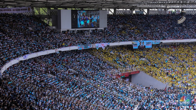 Ribuan simpatisan Prabowo-Gibran saat kampanye akbar bertajuk 'Pesta Rakyat Untuk Indonesia Maju' di Stadion Utama Gelora Bung Karno (SUGBK), Senayan, Jakarta, Sabtu (10/2/2024). (CNBC Indonesia/Faisal Rahman) Ribuan simpatisan Prabowo-Gibran saat kampanye akbar bertajuk 'Pesta Rakyat Untuk Indonesia Maju' di Stadion Utama Gelora Bung Karno (SUGBK), Senayan, Jakarta, Sabtu (10/2/2024). (CNBC Indonesia/Faisal Rahman)