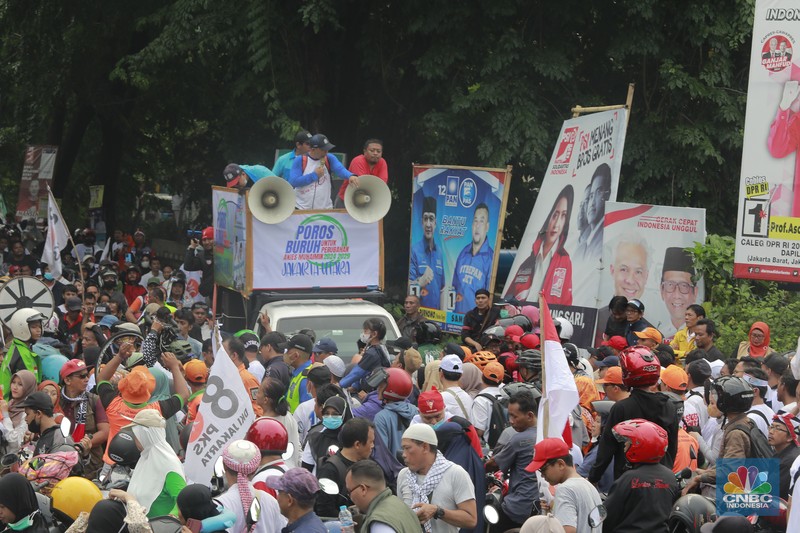 Suasana kemacetan di ruas Jalan Danau Sunter Barat, Jakarta Utara macet total imbas adanya kampanye akbar Pasangan Calon (Paslon) presiden dan wakil presiden nomor urut 01, Anies Baswedan di Jakarta Internasional Stadion (JIS), Sabtu (10/2/2024). (CNBC Indonesia/Muhammad Sabki) Suasana kemacetan di ruas Jalan Danau Sunter Barat, Jakarta Utara macet total imbas adanya kampanye akbar Pasangan Calon (Paslon) presiden dan wakil presiden nomor urut 01, Anies Baswedan di Jakarta Internasional Stadion (JIS), Sabtu (10/2/2024). (CNBC Indonesia/Muhammad Sabki)