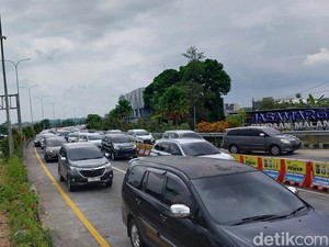 Volume Kendaraan di Karanglo-Karangploso Malang Terus Naik Selama Libur Imlek