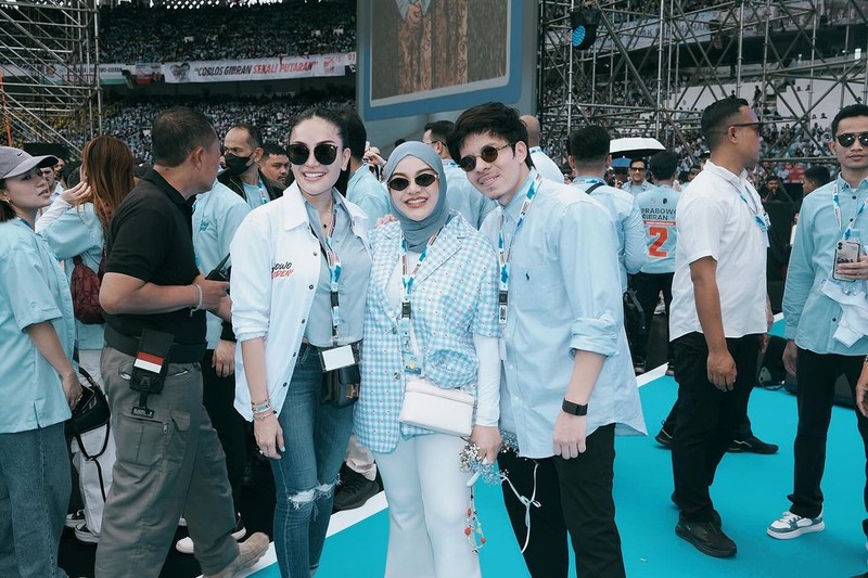 Gading Marten dan sejumlah artis saat menghadiri kampanye akbar Prabowo-Gibran bertajuk (Pesta Rakyat Untuk Indonesia Maju'. (Instagram/gadiiing)