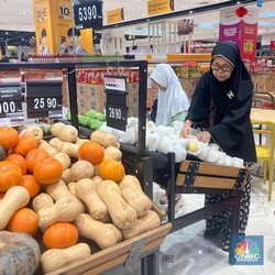 Buah Segar Diskon Jumbo, Pengunjung Serbu Transmart