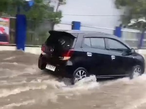 Jalan Depan SMPN 19 Makassar Banjir, Camat Manggala: Masalah Drainase