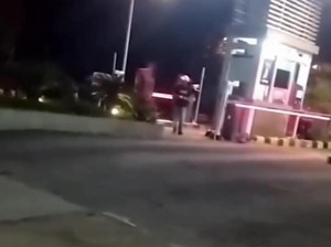 Heboh Jukir Liar Paksa Pemotor Bayar Rp 10 Ribu di Depan Hotel Claro Makassar