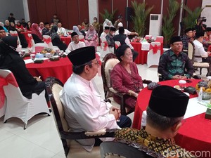 Megawati Hadiri Isra Miraj di Masjid At-Taufiq Lenteng Agung