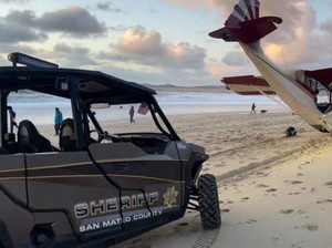 Pesawat Curian Ditinggal Begitu Saja Nyungsep di Tepi Pantai