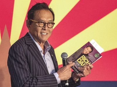 Robert Kiyosaki Ungkap Orang Jadi Miskin Karena 2 Hukum Uang Ini