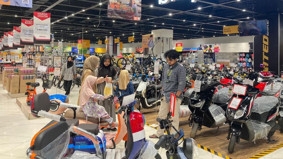 Suasana saat berlangsunya Full Day Sale di TSM CIbubur. (CNBC Indonesia/Mentari Puspandini).