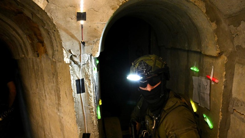 Tentara Israel mengklaim berhasil temukan terowongan bawah tanah milik kelompok Hamas di Jalur Gaza. (REUTERS/Dylan Martinez)