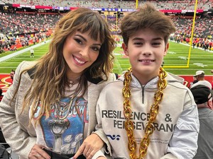 Nonton Super Bowl Setelah Minta Sumbangan, Aktris Ini Disebut Pengemis Kaya