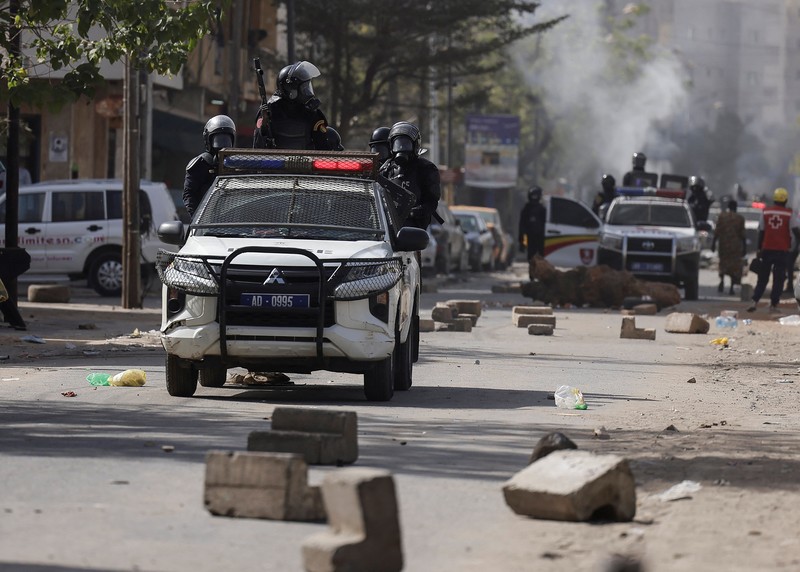 Demonstran Senegal memprotes penundaan pemilihan presiden 25 Februari, di Dakar, Senegal 9 Februari 2024. Demonstran Senegal memprotes penundaan pemilihan presiden 25 Februari, di Dakar, Senegal 9 Februari 2024. (REUTERS/Zohra Bensemra)