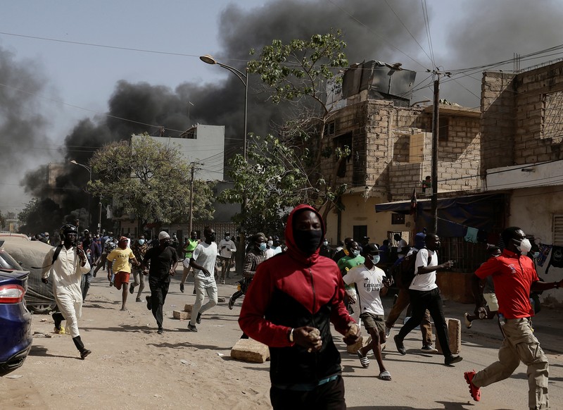 Demonstran Senegal memprotes penundaan pemilihan presiden 25 Februari, di Dakar, Senegal 9 Februari 2024. Demonstran Senegal memprotes penundaan pemilihan presiden 25 Februari, di Dakar, Senegal 9 Februari 2024. (REUTERS/Zohra Bensemra)