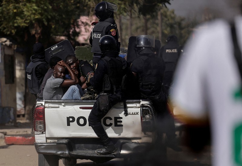 Demonstran Senegal memprotes penundaan pemilihan presiden 25 Februari, di Dakar, Senegal 9 Februari 2024. Demonstran Senegal memprotes penundaan pemilihan presiden 25 Februari, di Dakar, Senegal 9 Februari 2024. (REUTERS/Zohra Bensemra)