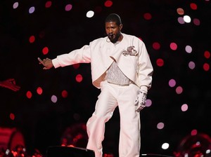 Usher Dikabarkan Menikahi Kekasihnya Setelah Super Bowl