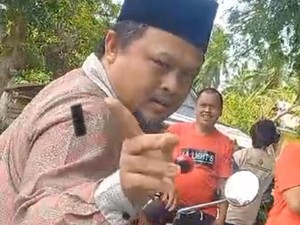 Heboh Oknum Kades Tantang Duel Panwas Desa saat Penertiban APK