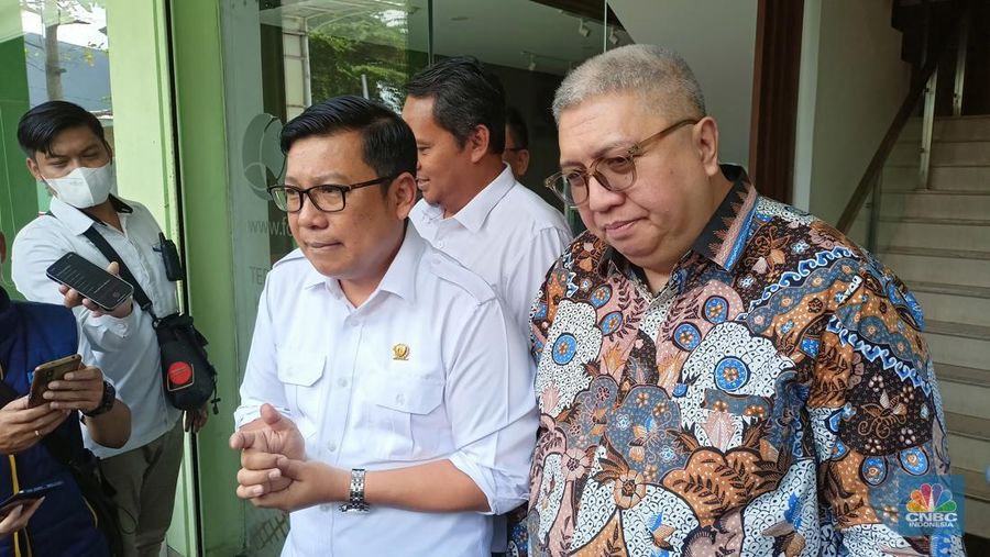 Kepala Badan Pangan Nasional Arief Prasetyo Adi membenarkan bahwa tengah ada pembatasan untuk pembelian beras Stabilitas Pasokan Harga Pangan (SPHP) di toko ritel modern saat ini. Kebijakan itu terjadi demi pemerataan agar seluruh masyarakat tetap bisa mendapatkan berasnya. (CNBC Indonesia/Ferry Sandi)