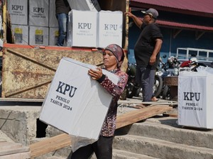 Logistik Pemilu ke Pulau Terluar di Aceh Besar Diangkut Pakai Kapal Kayu