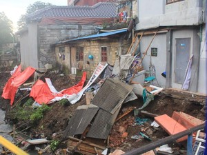 Lokasi TPS di Bogor Dipindah gegara Longsor Sungai Cidepit