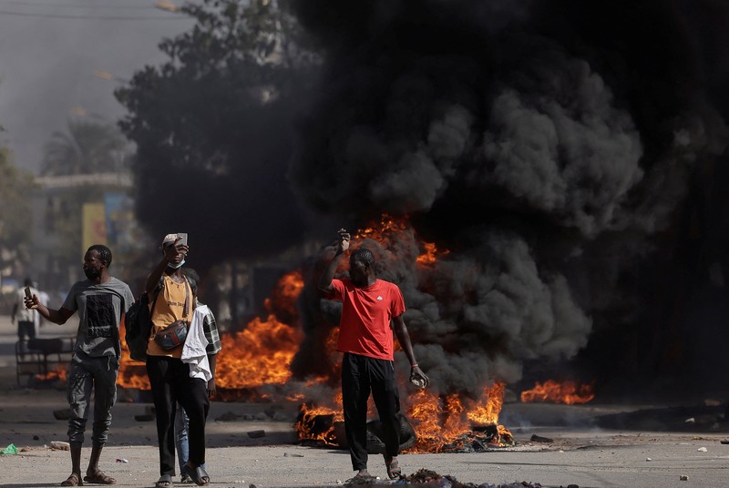 Demonstran Senegal memprotes penundaan pemilihan presiden 25 Februari, di Dakar, Senegal 9 Februari 2024. Demonstran Senegal memprotes penundaan pemilihan presiden 25 Februari, di Dakar, Senegal 9 Februari 2024. (REUTERS/Zohra Bensemra)