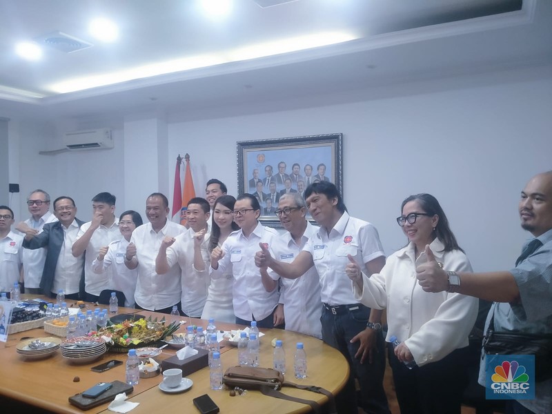 Syukuran HUT ke-52 REI, properti untuk Indonesia Maju. Syukuran HUT ke-52 REI, properti untuk Indonesia Maju. (CNBC Indonesia/Suhendra)