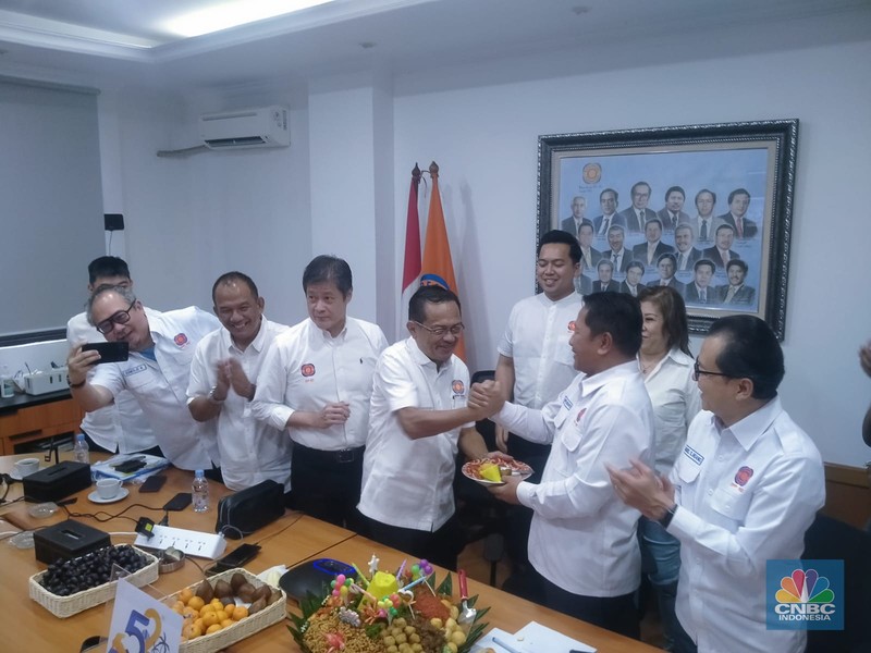 Syukuran HUT ke-52 REI, properti untuk Indonesia Maju. Syukuran HUT ke-52 REI, properti untuk Indonesia Maju. (CNBC Indonesia/Suhendra)