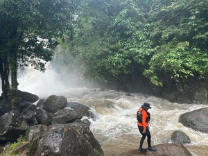 Pemuda Gowa Tenggelam Saat Berenang di Air Terjun Maros, Tim SAR Turun Tangan
